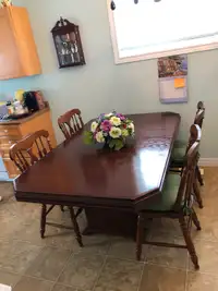 DINING ROOM  OAK TABLE for sale!