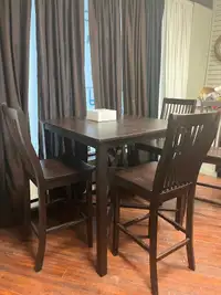 High top table with four chairs 