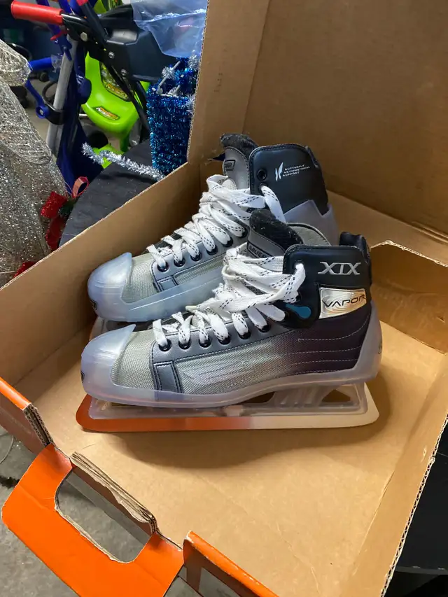 NBH Vapor XIX goal skate sr. Size 8.5 womens with D in Skates & Blades in Oakville / Halton Region - Image 2