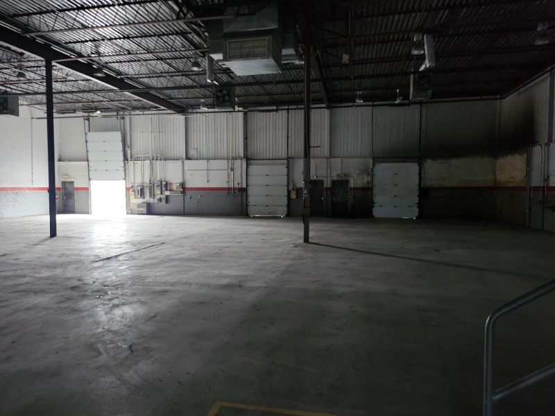 WAREHOUSE À LOUER/FOR RENT MONTREAL, LAVAL, RIVE SUD Espaces