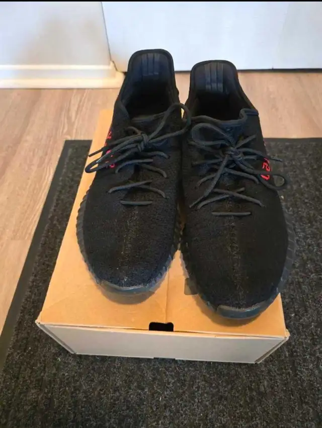 YEEZY 350 V2 BRED in Men's Shoes in Ottawa - Image 2