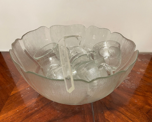 Vintage French Arcoroc Punch Bowl Set w/ 8 Cups, Pressed Glass in Kitchen & Dining Wares in Cambridge