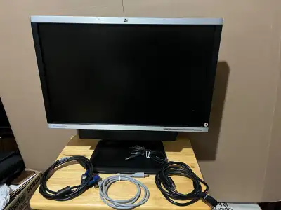 HP 22" LCD color monitor, HP LCD speaker bar, View more