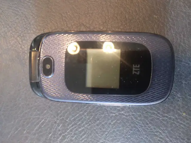 ZTE flip phone model Z222 Unlocked in Cell Phones in Markham / York Region - Image 3
