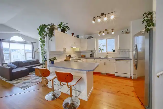 Pet-Friendly 4 Bed Home | Walkout Basement
