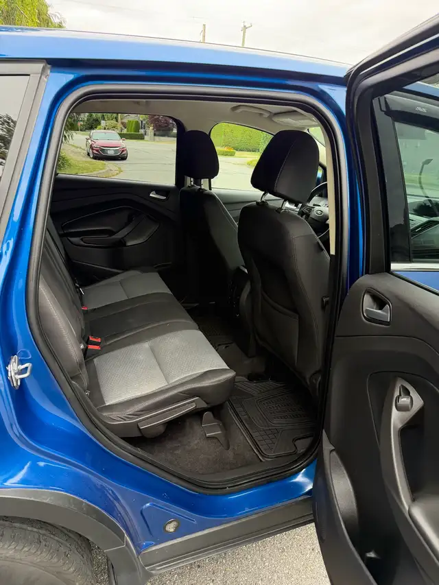 2017 Ford Escape AWD 2.0 in Cars & Trucks in Calgary - Image 7