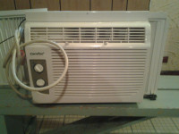 Air conditionné Comfree avec panneau ajustable.16p large x 11 ¼p