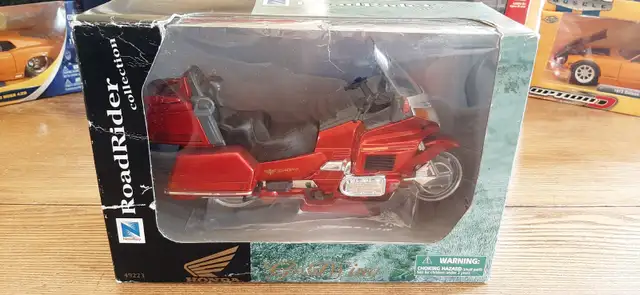 Diecast Moto Honda Gold Wing New Ray 1/12 collection in Arts & Collectibles in Laval / North Shore - Image 2