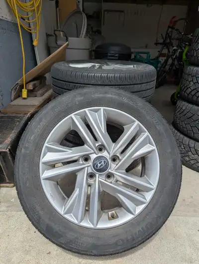 Hyundai alloy wheels (Qty 4) Kumho Solus TA31 205 55 R16 7/32" tread remaining (70%) Like new - quie...