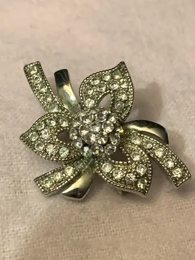Beautiful Vintage Brooch, View more