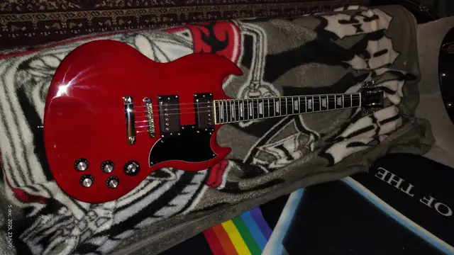 harley benton sc580 sg in Guitars in Sherbrooke - Image 2