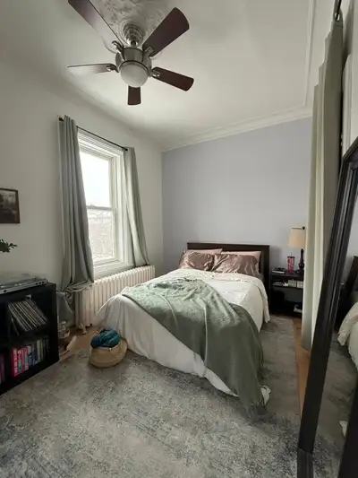 Salut ! Après 3 ans, je quitte ce bel appartement et mes deux super colocataires le 1er février. Ell...