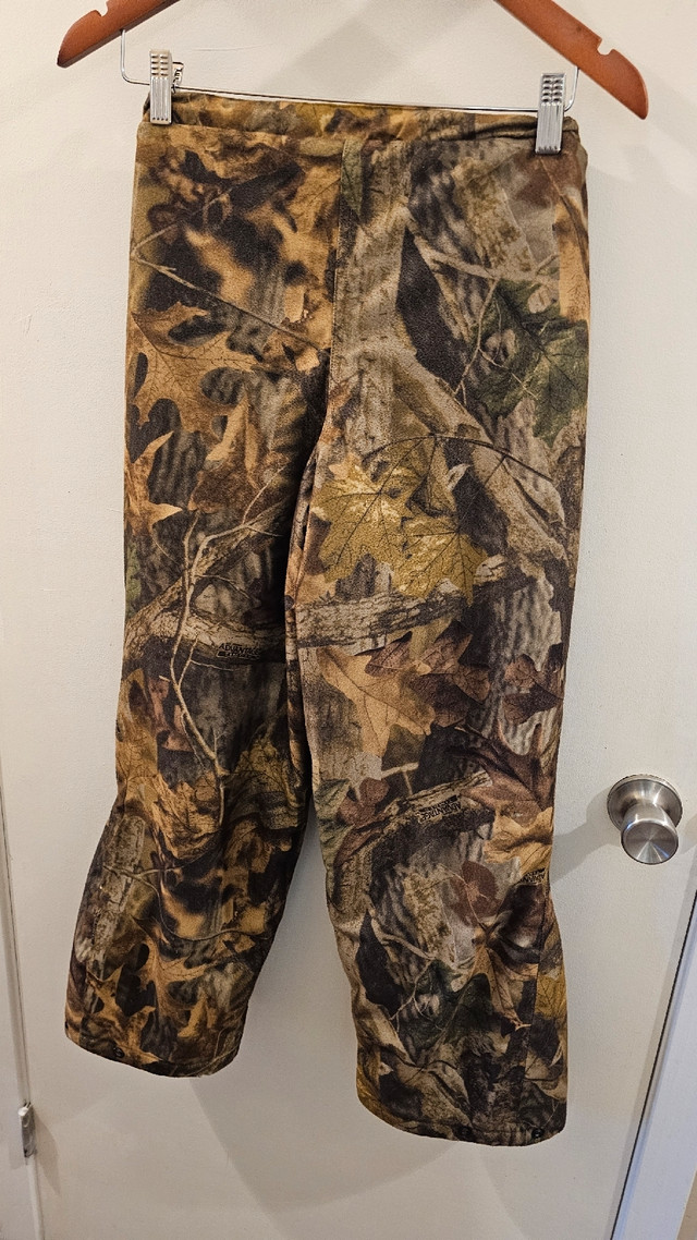 mad dog insulated camo pants youth large  in Fishing, Camping & Outdoors in Edmonton