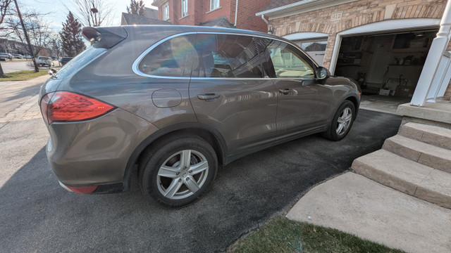 2011 Porsche Cayenne in Cars & Trucks in Markham / York Region - Image 2
