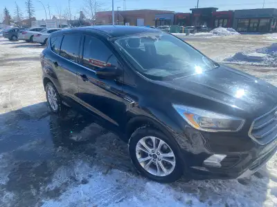 2017 Ford Escape se Engine: 2.0-liter turbocharged EcoBoost 4-cylinder To View: please call at 403-4...