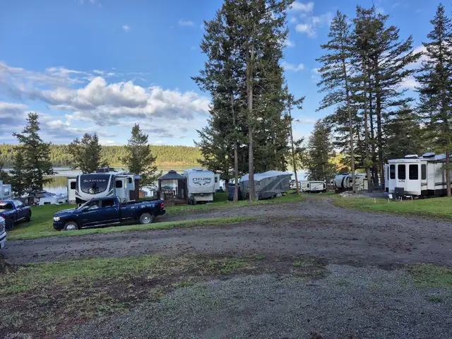 Lakeview RV Lot with 38' Montana 5th Wheel on Lac La Hache in Land for Sale in 100 Mile House - Image 5