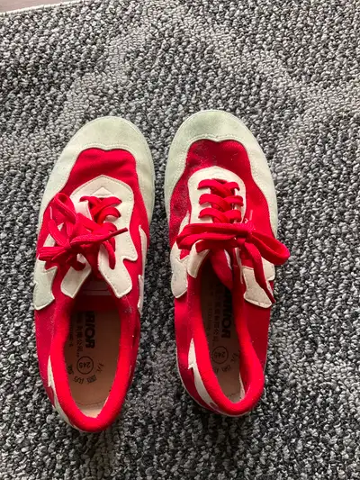 Boys size 6 flexible wushu shoes, View more