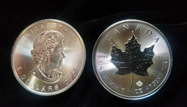 1 oz silver coins Canadian Maple Leaf 2022 in Arts & Collectibles in Fort McMurray