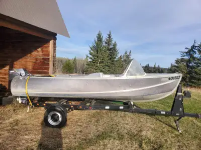 1957 FeatherCraft Ranger III vintage Sunday afternoon vessel. Ready to be restored. All vital compon...