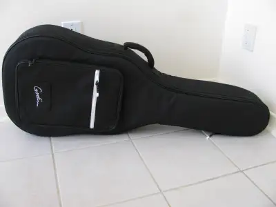 ÉTUI  DE GUITARE  DE  MARQUE  GODIN, View more