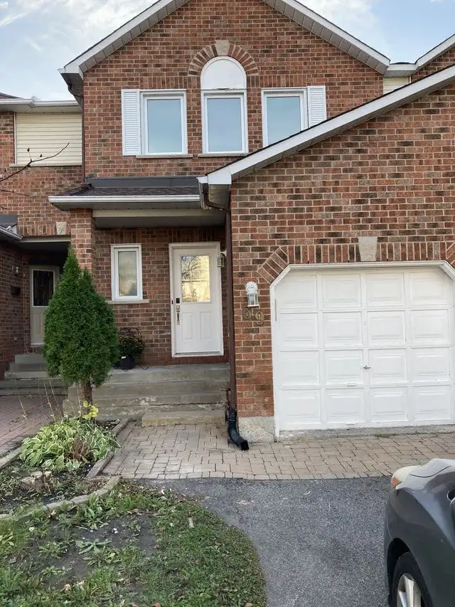 Greenboro Townhouse For Rent in Long Term Rentals in Ottawa - Image 2