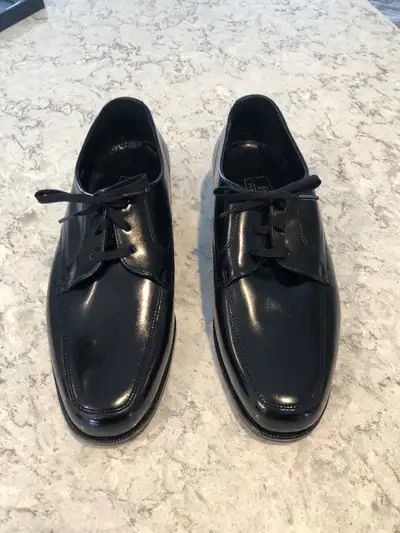 Men’s dress shoes size 9, View more