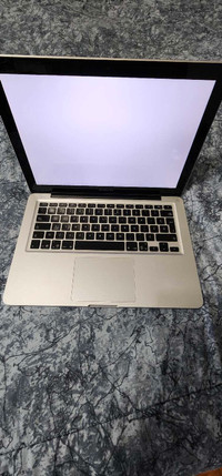 Macbook pro  13 inch  I5  8GB