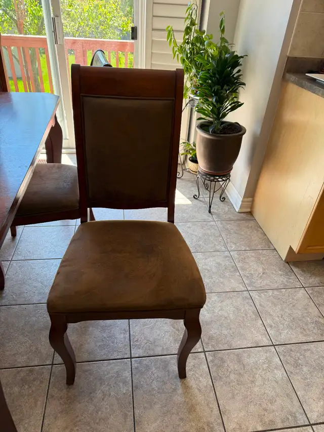 Kitchen Table set with 6 chairs in Dining Tables & Sets in Markham / York Region - Image 4