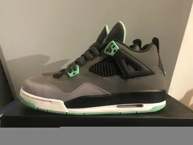 Nike Air Jordan 4 Green Glow 7y in Men's Shoes in City of Toronto - Image 4