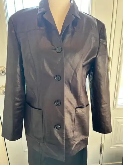 Veston et jupe noir Eric Ryan (Blazer gr 10, Jupe gr 8), View more