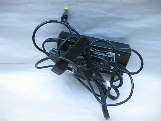 Lenovo AC Adapter & Power Cord in Laptop Accessories in City of Toronto - Image 5