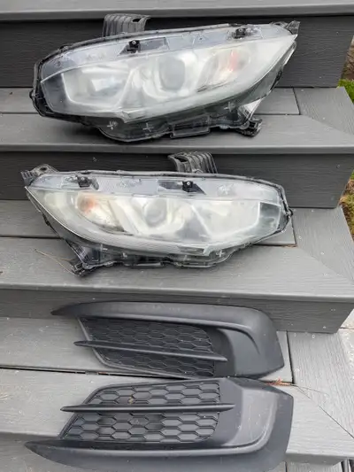 Honda civic 2016 replacement parts lots that includes 2 head light and 2 front covers. Working, plas...