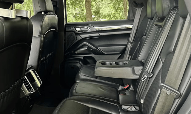 Porsche Cayenne S 2013 – AWD, 3.6L Turbo, toit pano, cuir dans Autos et camions  à Laval/Rive Nord - Image 4