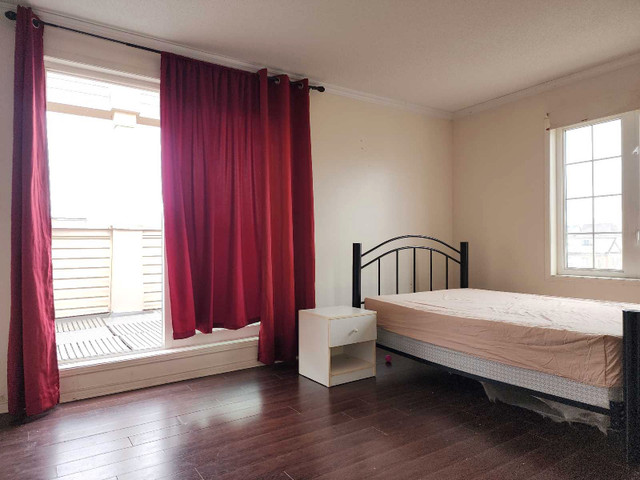 Student room rent near York University  in Room Rentals & Roommates in City of Toronto - Image 3