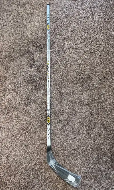 Brand new never used or taped Easton Synergy grip special edition by Bauer. Left handed 77 flex P92...