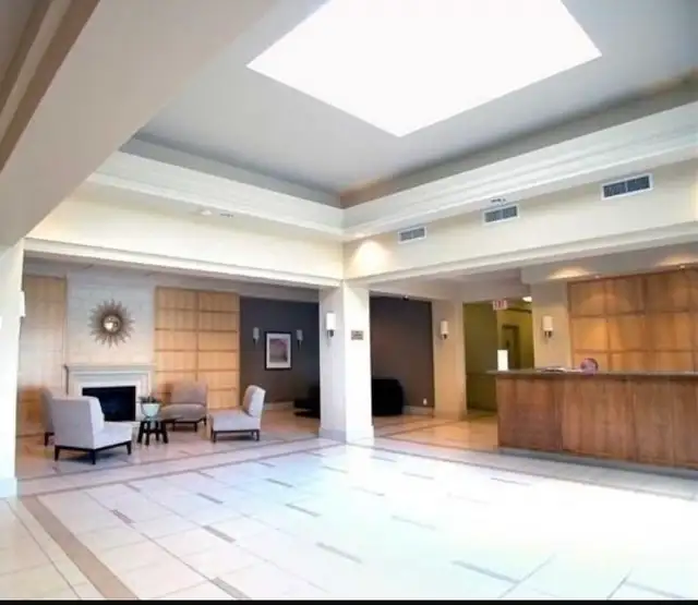 Beautiful One Bedroom, One Den Condo across Promenade Mall