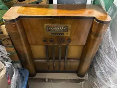 Working antique radio GE, View more