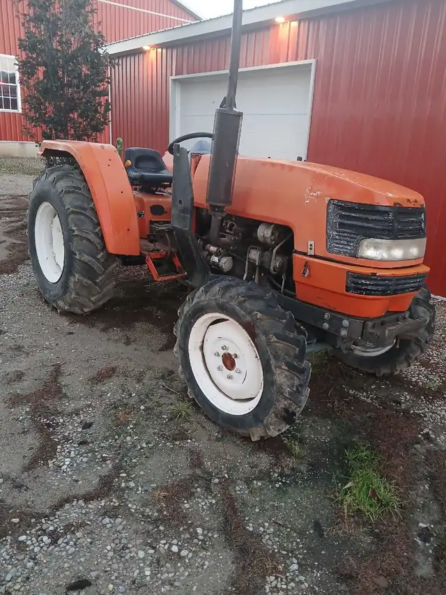 Farm tractor