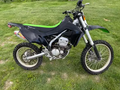 Kawasaki klx300r for sale approximately 60 hours on it has a pro circuit exhaust on it has a carbon...