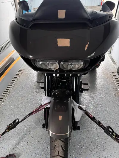 Only 700 KM’s 2023 Road Ride 3 Trike, has passenger back rest and rider back rest. Heel shifter. Ask...