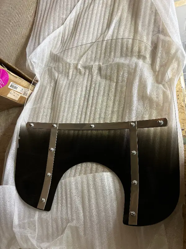 Motorcycle  windshields Memphis Shades mem3711 Yamaha Kawasaki in Other in Barrie - Image 4