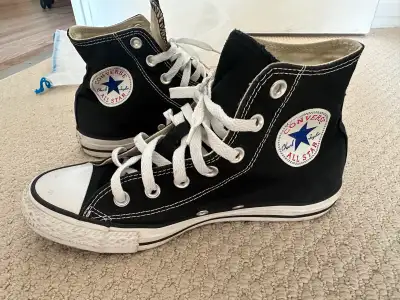 Size 7.5 Used Converse Good Condition