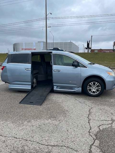 $Reduced$ Low Km Honda Para Driveable Side Entry Wheelchair Van