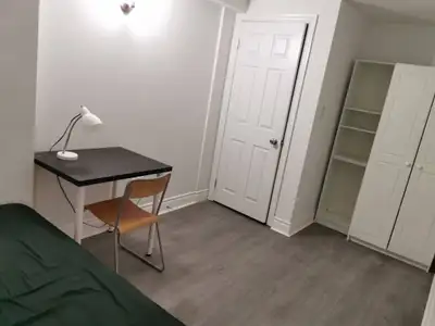 Seneca & York nice room in North York(Gentleman Only)
