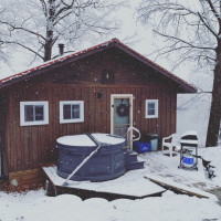 Midweek Discounted Cottage with a Hot Tub & Fireplace