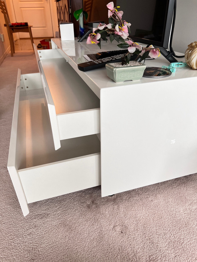 TV stand in TV Tables & Entertainment Units in Burnaby/New Westminster