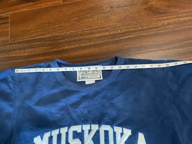 Walter Page men’s medium sweatshirt, vintage Muskoka, blue in Men's in Oshawa / Durham Region - Image 8