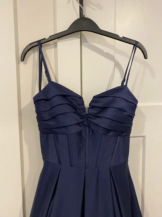 Gorgeous satin grad dress with pockets in Women's - Dresses & Skirts in Edmonton - Image 10