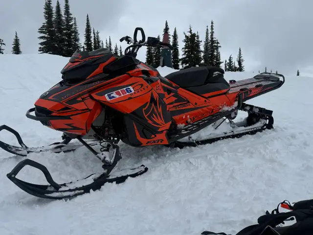 2018 Ski-Doo Summit X 165" - 2,740 km