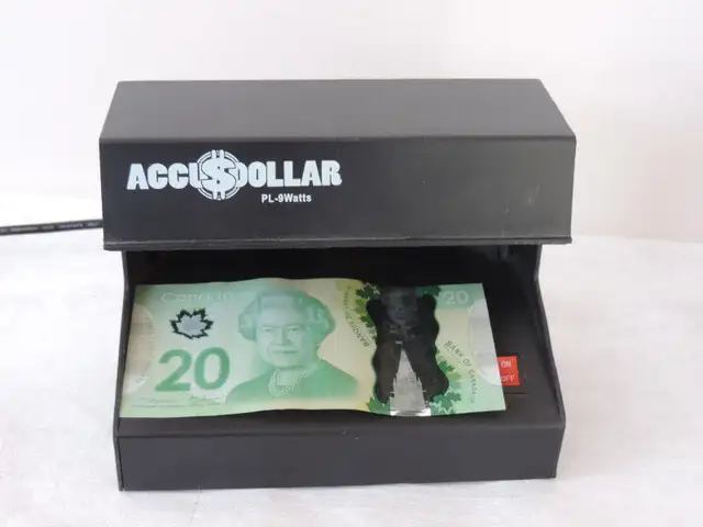 Détecteur de contrefaçon AccuDollar in Other in Lévis - Image 2